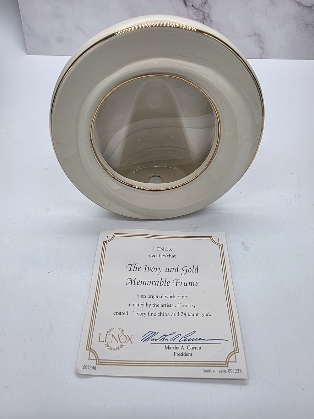 Lenox Ivory and Gold Round Photo Frame